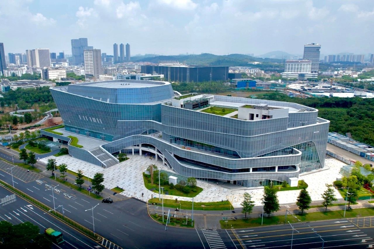 2121非凡·(中国游)科技闪耀宝龙文体中心开业盛典，与深圳共舞健康新风尚！